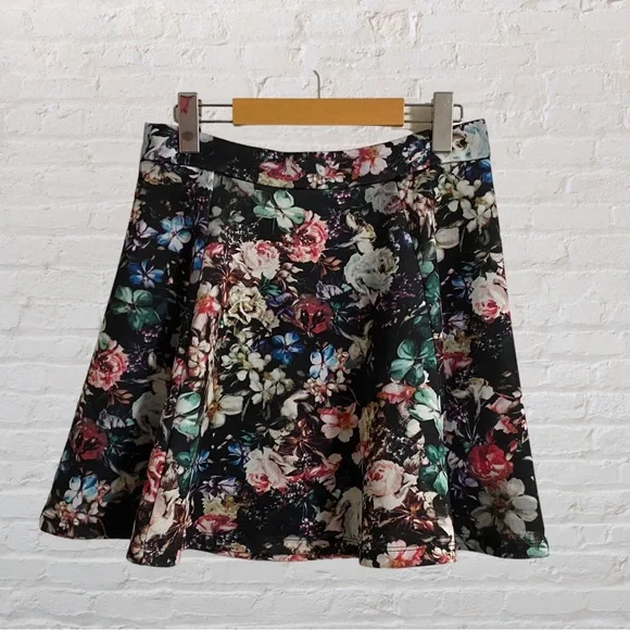 111. DEX Mini-Skirt - Licorice Black/Floral - Size Medium - Picture 2 of 11